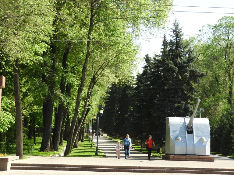 カザフスタン アルマトイ 観光 Panfilov Park