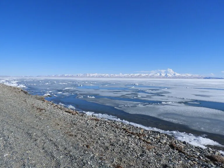 ソンクル湖 キルギス 観光 天国に一番近い湖