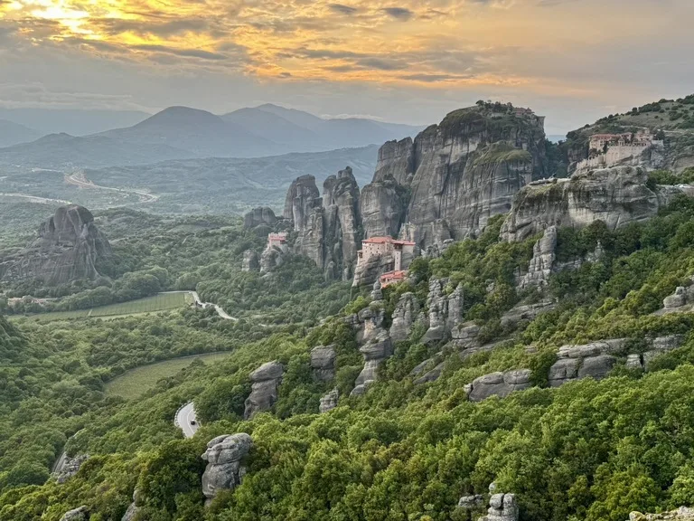 メテオラ ギリシャの観光 天空 修道院 世界遺産