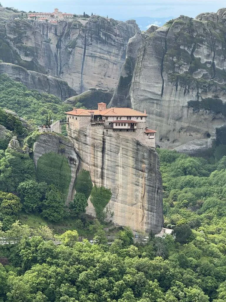 メテオラ ギリシャの観光 天空 ルサヌー修道院