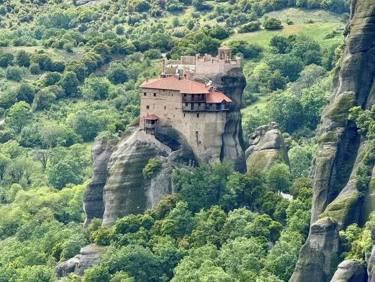メテオラ ギリシャの観光 聖ニコラオス・アナパフサス修道院