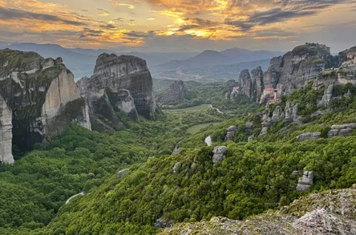 メテオラ ギリシャの観光 天空 修道院 世界遺産