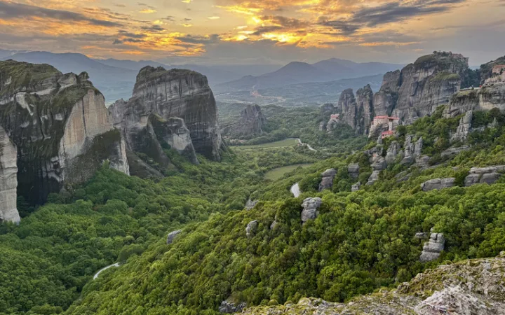 メテオラ ギリシャの観光 天空 修道院 世界遺産