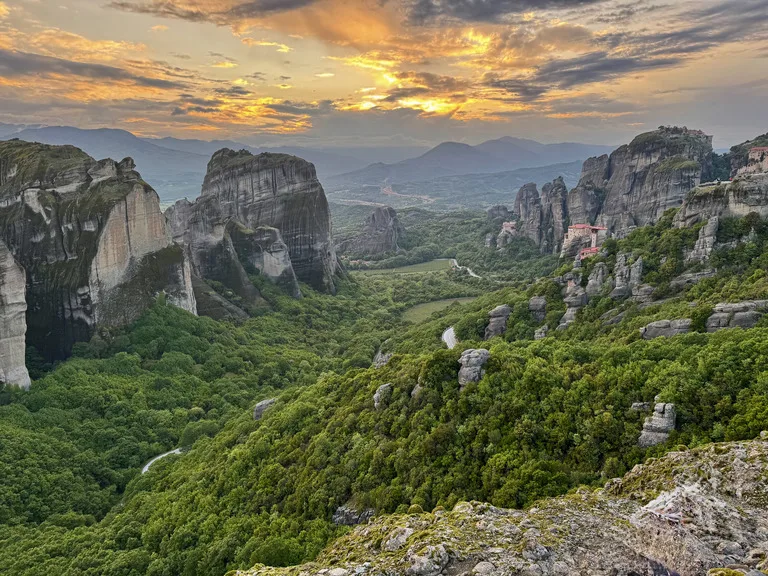 メテオラ ギリシャの観光 天空 修道院 世界遺産