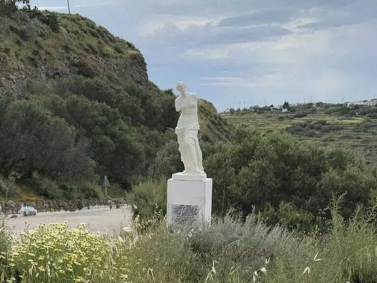ミロス島 観光 ギリシャ ミロのビーナス