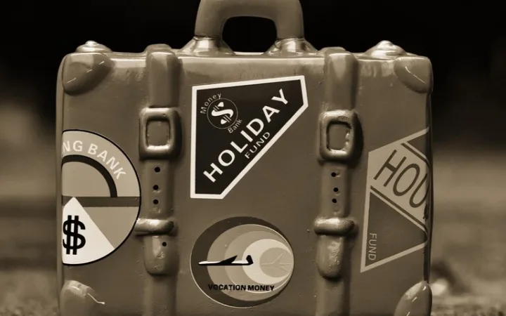 スーツケース 冬休みのおすすめ海外旅行先 Holiday