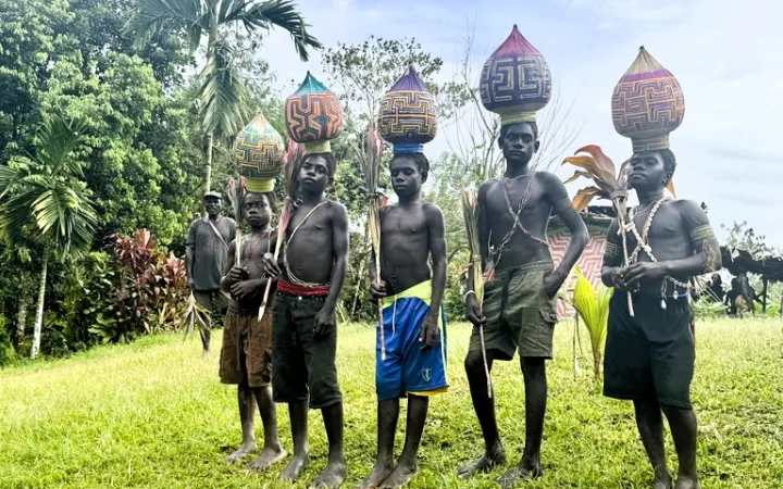 ブーゲンビル パプアニューギニア 観光 ウペ