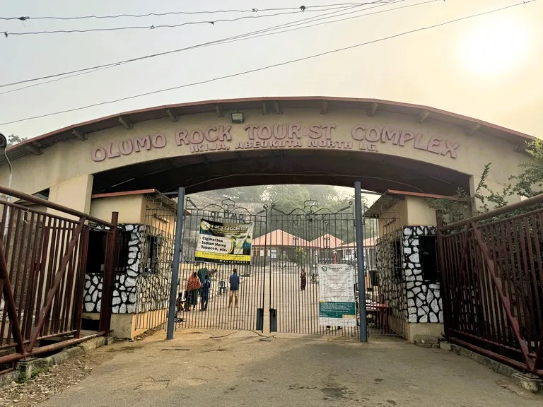 ナイジェリアの観光名所 オルモロック(olumo rock )のゲート