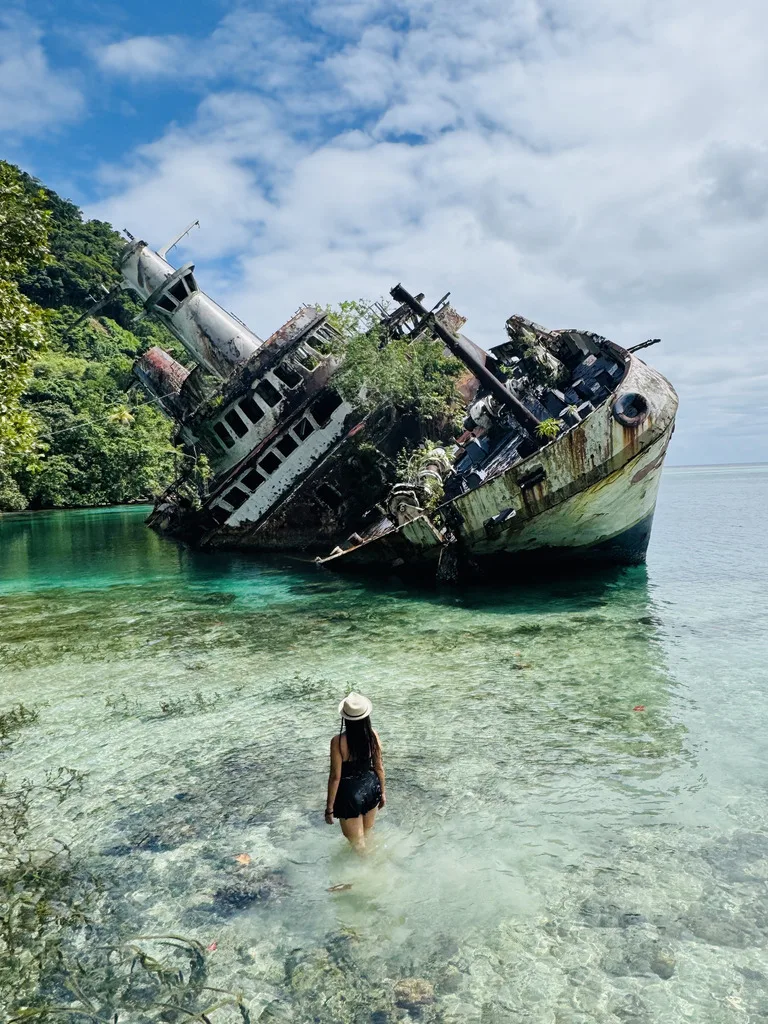 ソロモン諸島 観光 Roderick-bay 難破船 world-discoverer