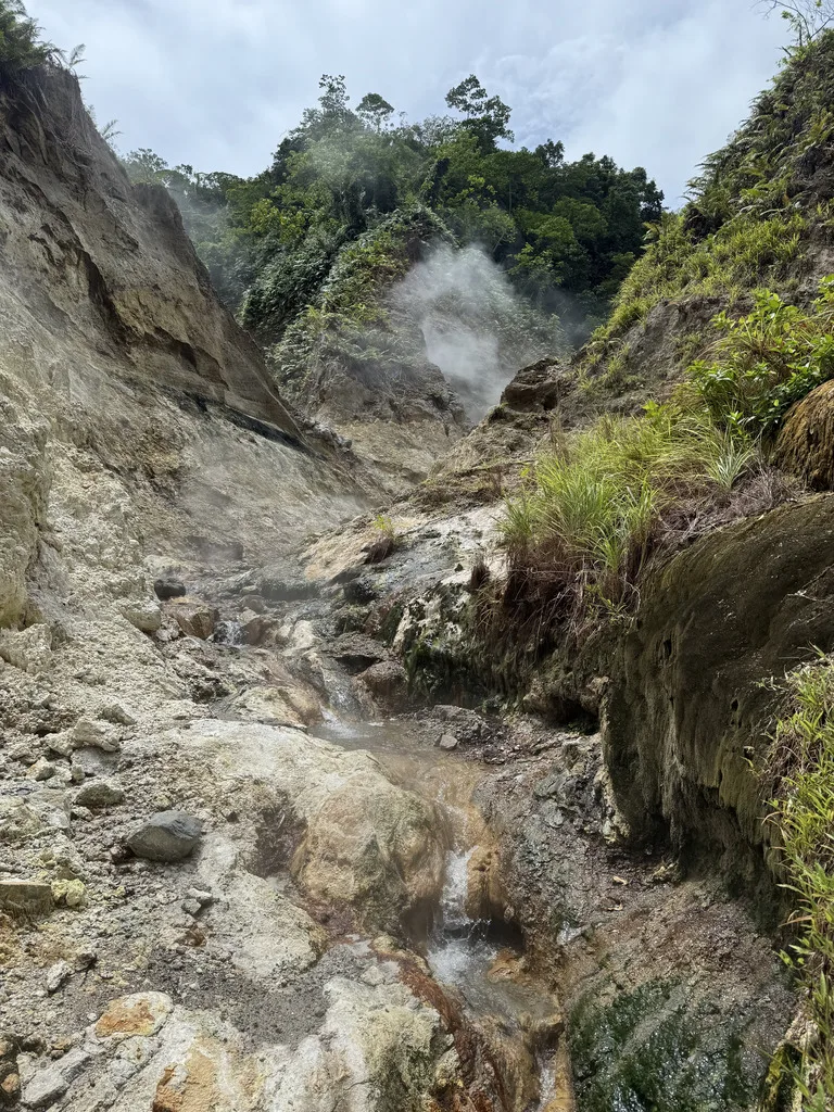 ソロモン諸島 観光 サボ島 サボ火山