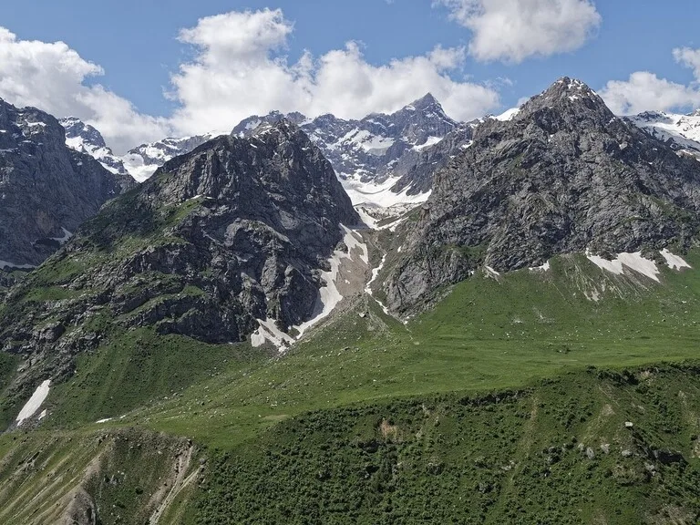タジキスタンの観光名所、Fann Mountains(ファン山脈)の風景
