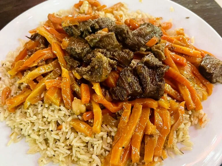 タジキスタンの名物料理プロフ
