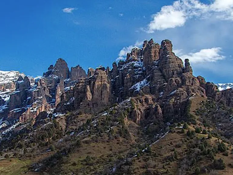 タジキスタンの観光名所 山の風景