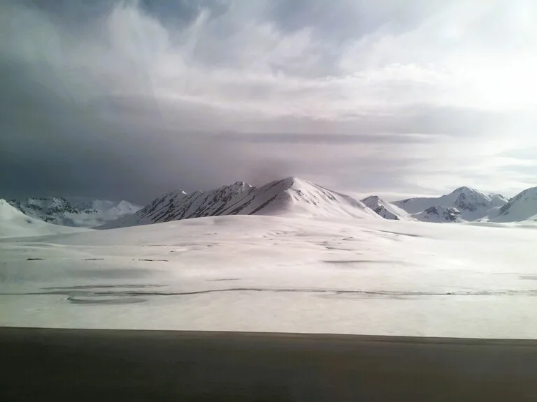 タジキスタンの山岳地帯 雪山の風景