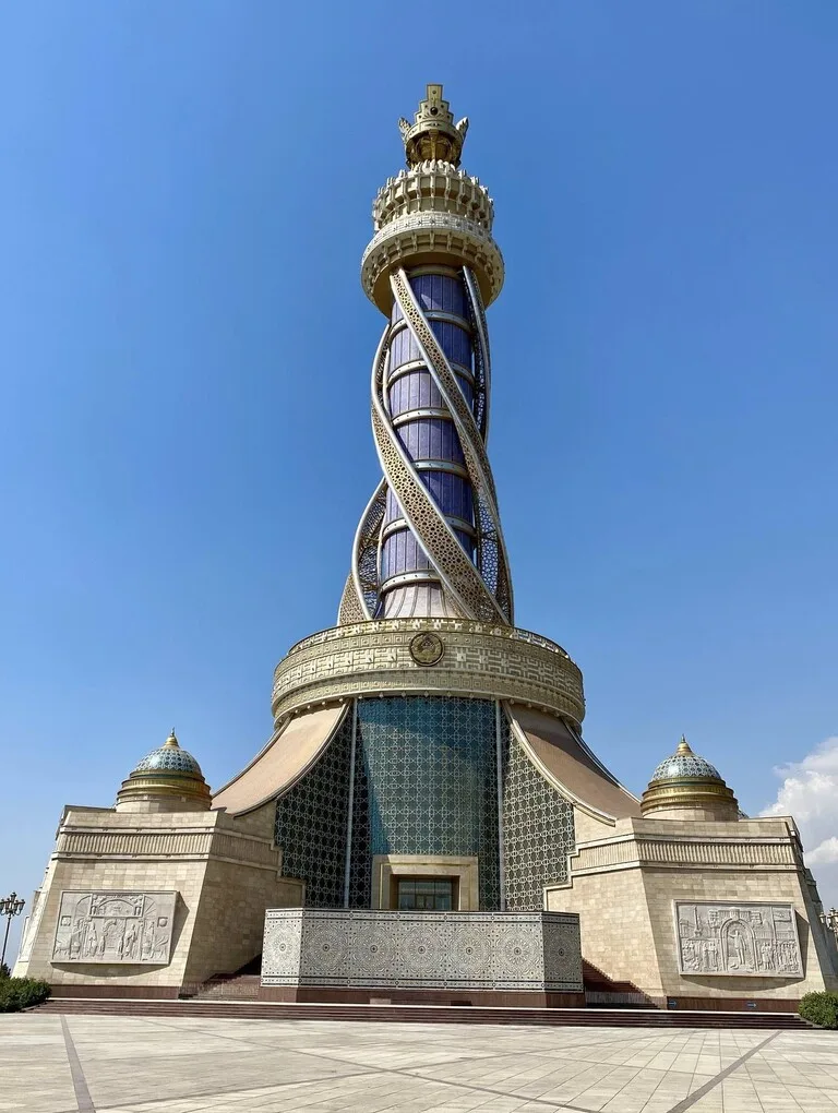 タジキスタンの首都ドシャンベの新名所Monument of Istiklol(モヌメント・イスチクロル)