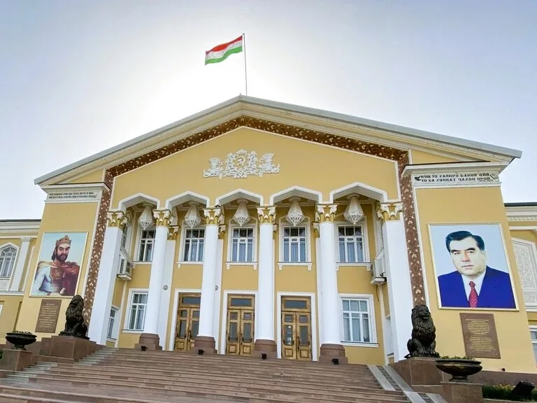 タジキスタン、ホジャンドにあるアルボブ文化宮殿(Arbob Palace)