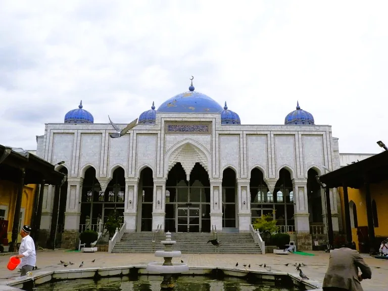 タジキスタン、ホジャンドにある観光名所、Sheikh Muslihiddin Mausoleum(シェイク・ムスリヒディン霊廟)の外観