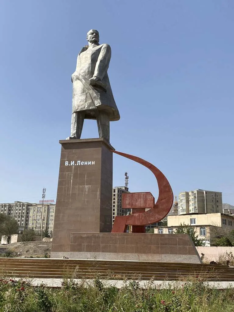 タジキスタンのホジャンドにあるStatue of Lenin