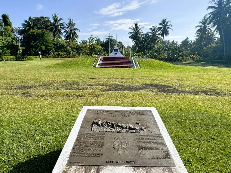 パプアニューギニア Wewak 観光 第二次世界大戦 戦跡 Cape Wom-War-Memorial