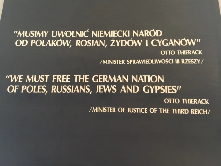 アウシュヴィッツ博物館に展示されたメッセージ