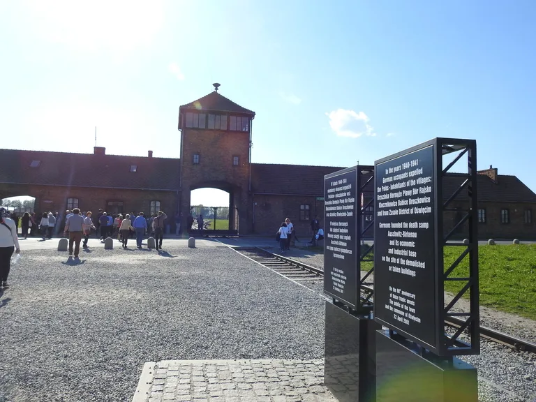 アウシュヴィッツ＝ビルケナウ強制収容所を訪れた際の象徴的な風景写真