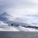 スバールバル諸島のロシアの町バレンツブルグの全景（Panoramic view of Barentsburg, the Russian settlement in Svalbard）