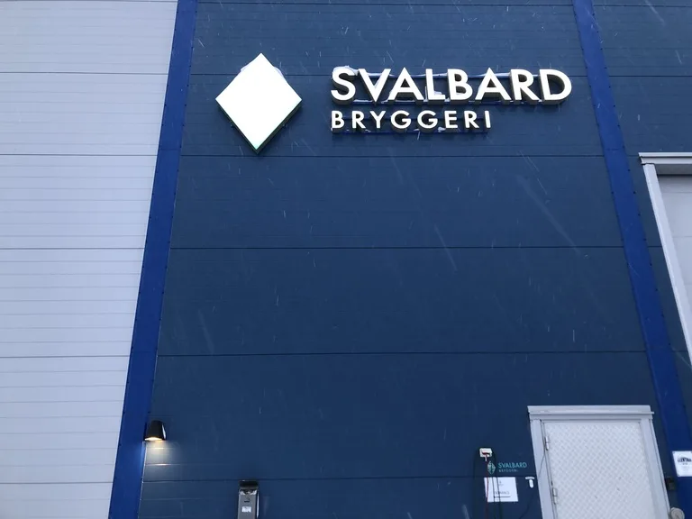 世界最北の醸造所 Svalbard Brewery の外観（ノルウェー・ロングイヤービエン）