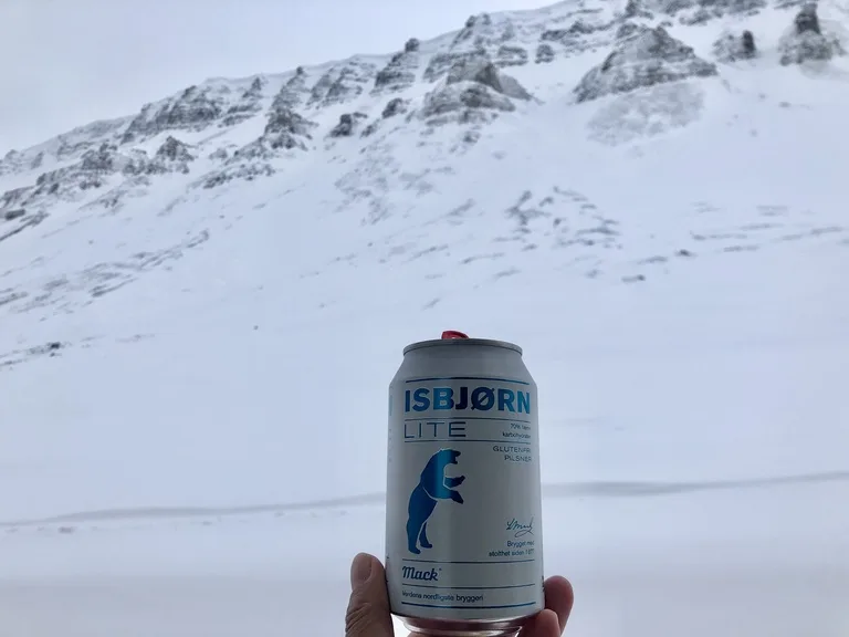 スヴァールバルの氷河の水を使って醸造された Svalbard Brewery のビール