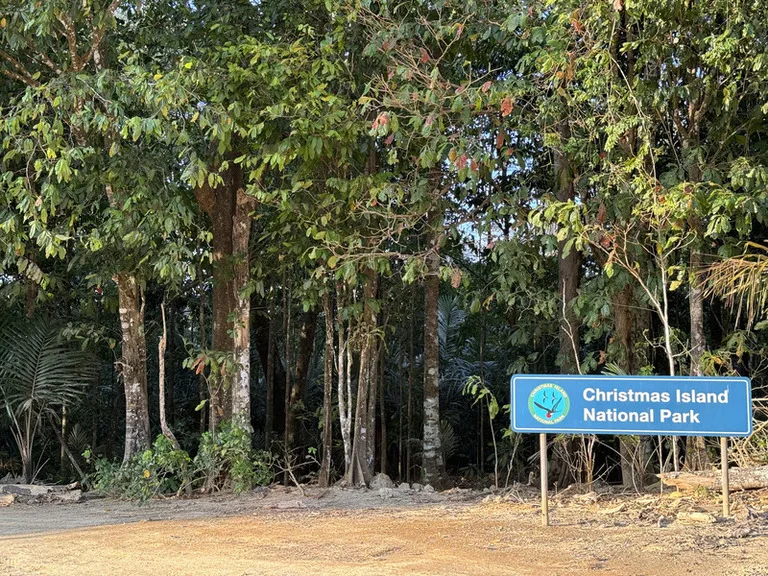 クリスマス島国立公園(Christmas Island National Park)の入り口と看板