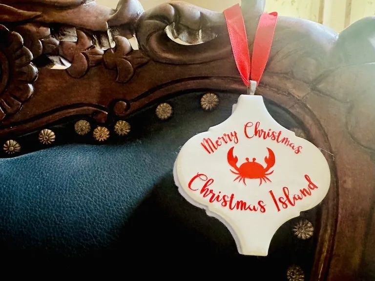 クリスマス島のお土産、カニが描かれたオーナメント