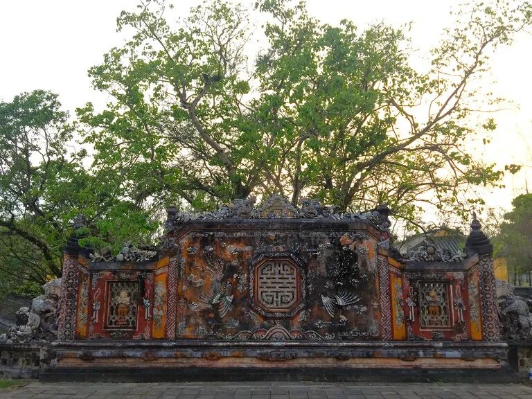 カイディン帝の霊廟（Khai Dinh Tomb）壁面装飾