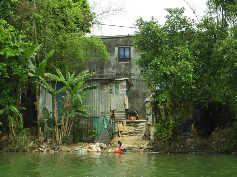 フエ・香河（Perfume River）の水域で暮らす人たち