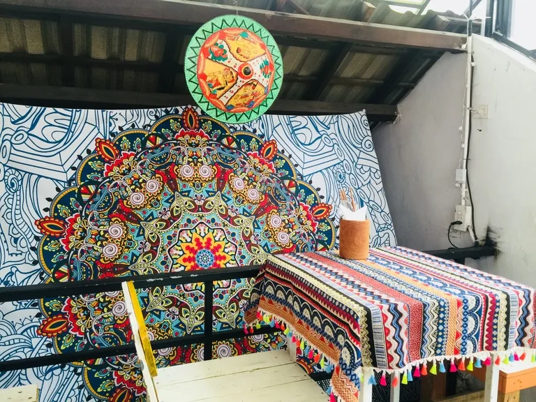 フエのカフェレストランNOOKの内観