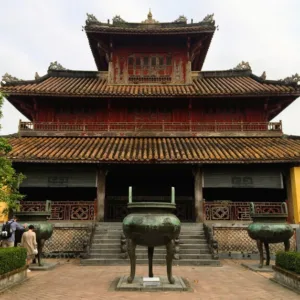 フエ王宮内にある顕臨閣（Hien Lam Pavilion）の外観