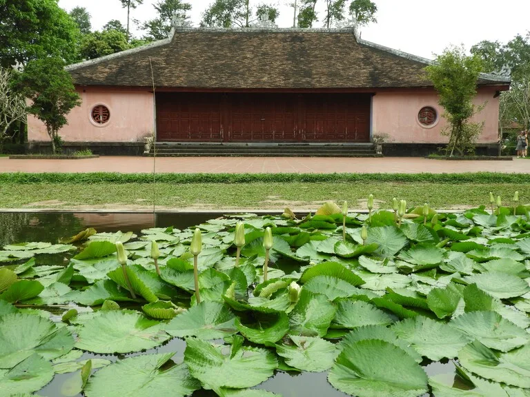 ティエンムー寺（Thien Mu Pagoda）の中庭