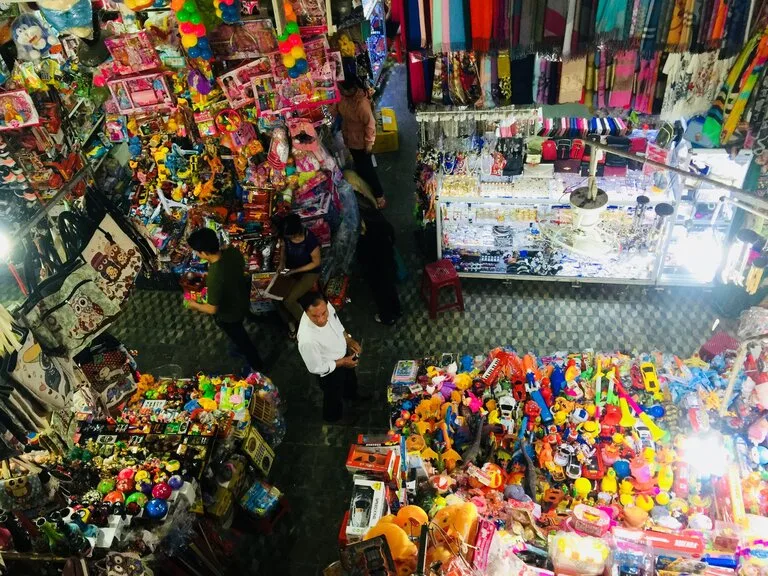 フエ最大のドンバ市場（Dong Ba Market）