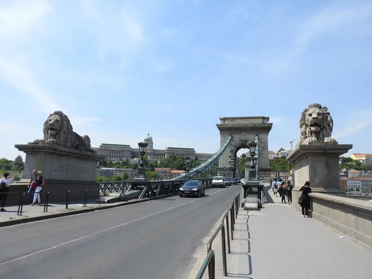 ハンガリーのブダペストにあるChain Bridge（セーチェーニ鎖橋