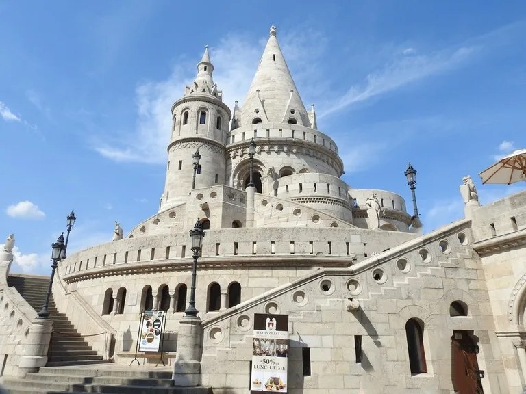 ハンガリーのブダペストにある観光名所、Fisherman’s Bastion（漁夫の砦）の外観