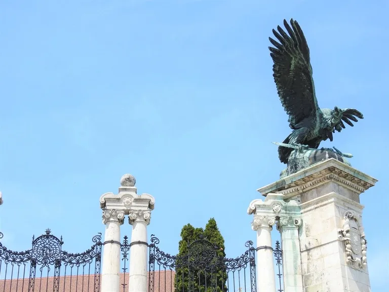 ハンガリーのブダペスト、ブダ王宮の丘にあるトゥルル像