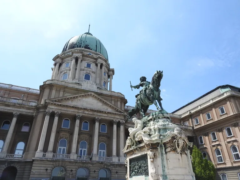 ハンガリーのブダペストにある人気観光スポット、Buda Castle（ブダ城）の外観