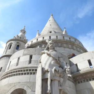 ハンガリーの首都ブダペストにある観光名所、漁夫の砦（Fisherman’s Bastion）