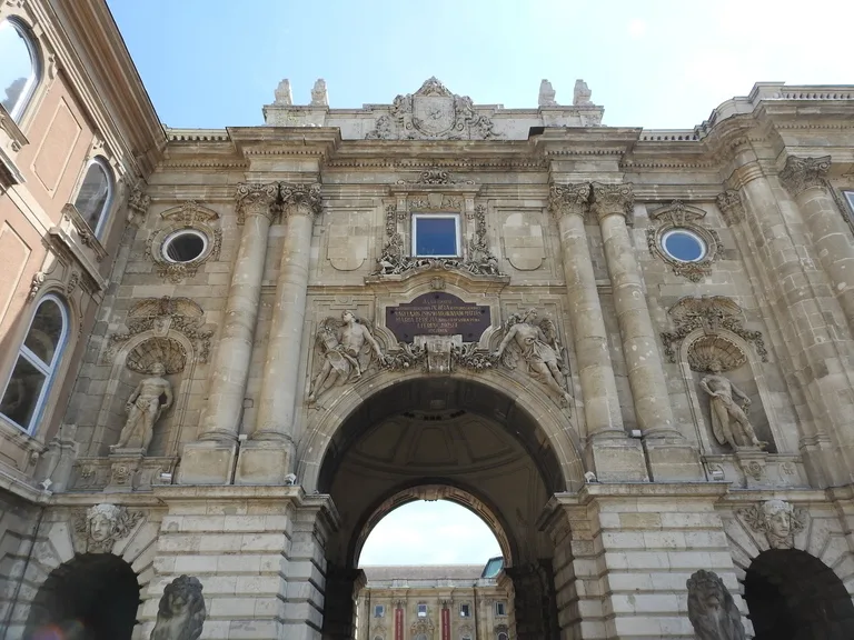 ハンガリーのブダペストにある人気観光スポット、Buda Castle（ブダ城）の外観