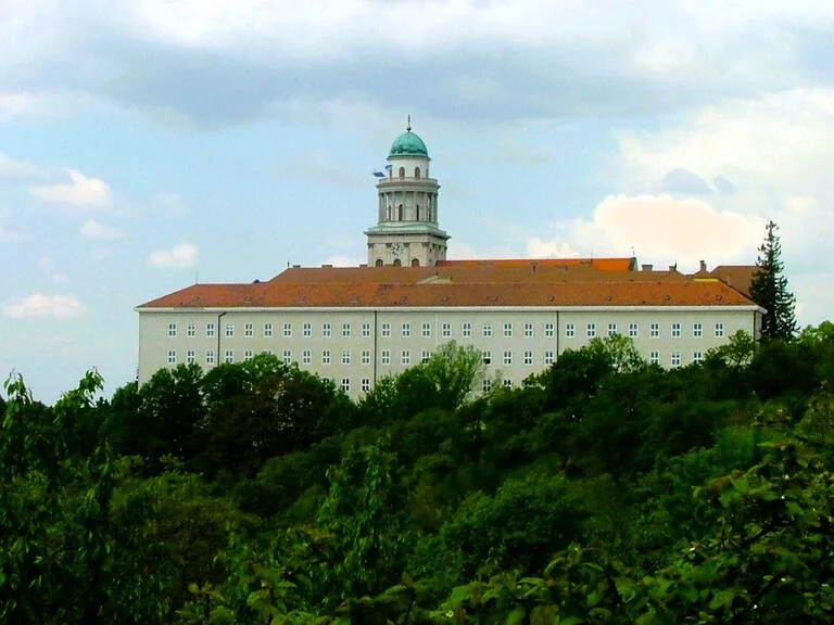 ハンガリーの世界遺産パンノンハルマ大修道院（Pannonhalma Archabbey）の外観