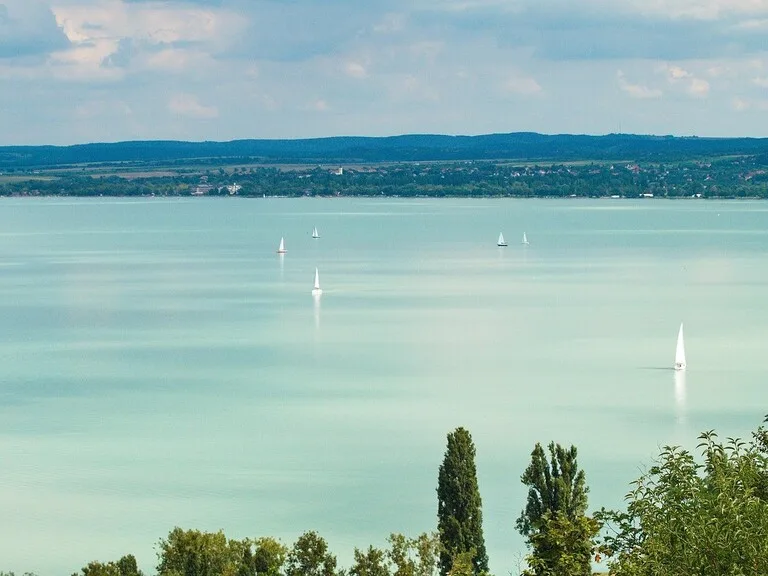 ハンガリーのバラトン湖（Lake Balaton）