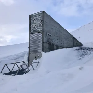 Svalbard Global Seed Vault（スヴァールバル世界種子銀行）の外観