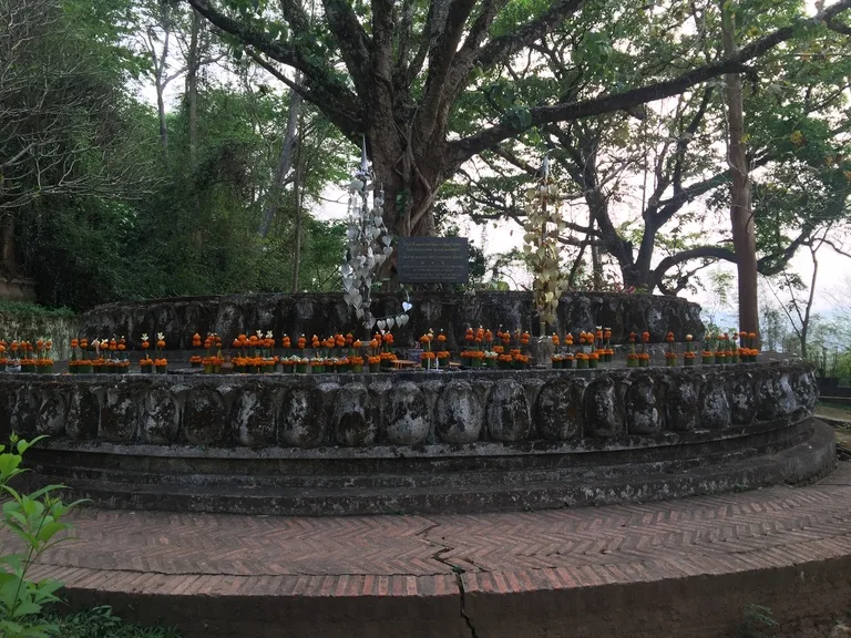 プーシーの丘(Phousi Hill)にある仏教関係の建物