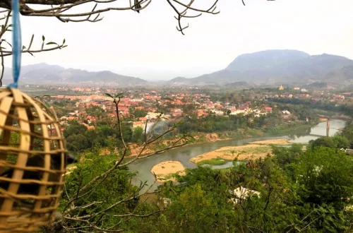 プーシーの丘(Phousi Hill)から見下ろすルアンパバーン市街の眺望