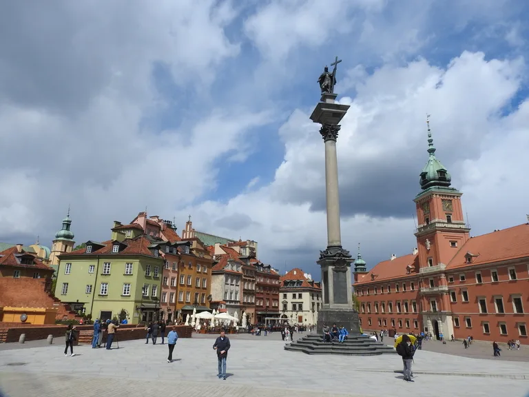 ポーランドにあるワルシャワ王宮広場(Castle Square)