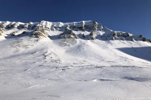 スバールバル諸島最大の島、スピッツベルゲン島(Spitsbergen)の壮大な雪山の風景