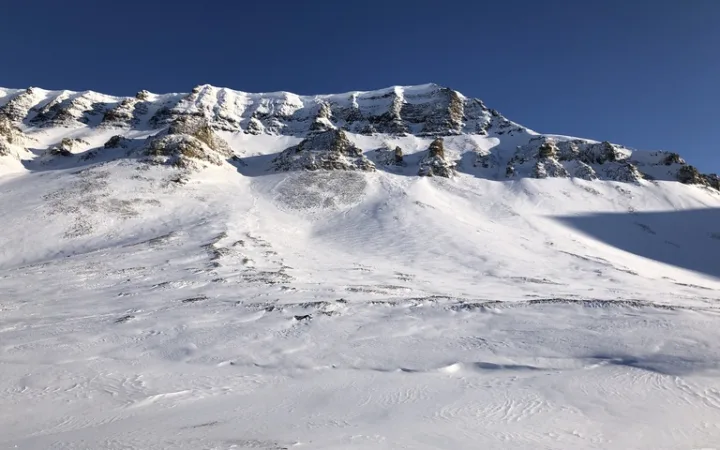 スバールバル諸島最大の島、スピッツベルゲン島(Spitsbergen)の壮大な雪山の風景